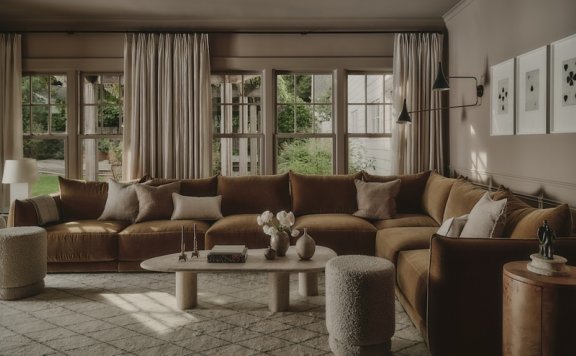 Tryon Hill 住宅室内设计:让黄铜、大理石与木材记录生活痕迹