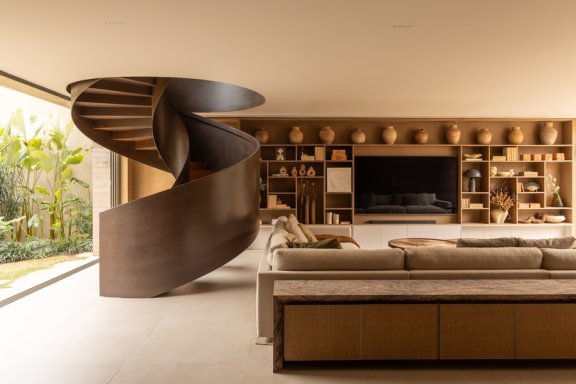 JCB House|SUITE以双庭院与自然材质重塑巴西现代居住空间