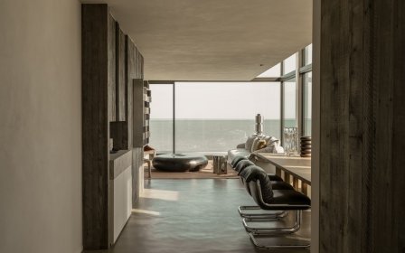 Residence DNB 海景复式|不锈钢与夯土演绎自然质感