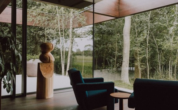 Tom Kneepkens Architect设计的森林别墅Forest Villa MB
